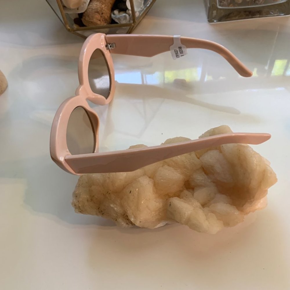 Free People Cateye/ Roundish Sunglasses - Picture 3 of 5